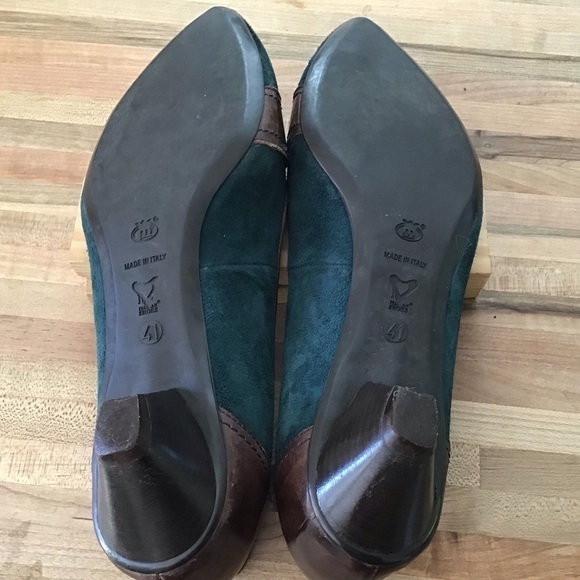 Chocolat Blu green suede and leather pointed toe 1 inch heel pumps. Size 41/ 9.5 - Picture 6 of 10